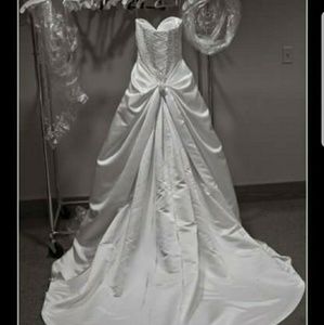 SOLD Beautiful Maggie Sottero Wedding Dress